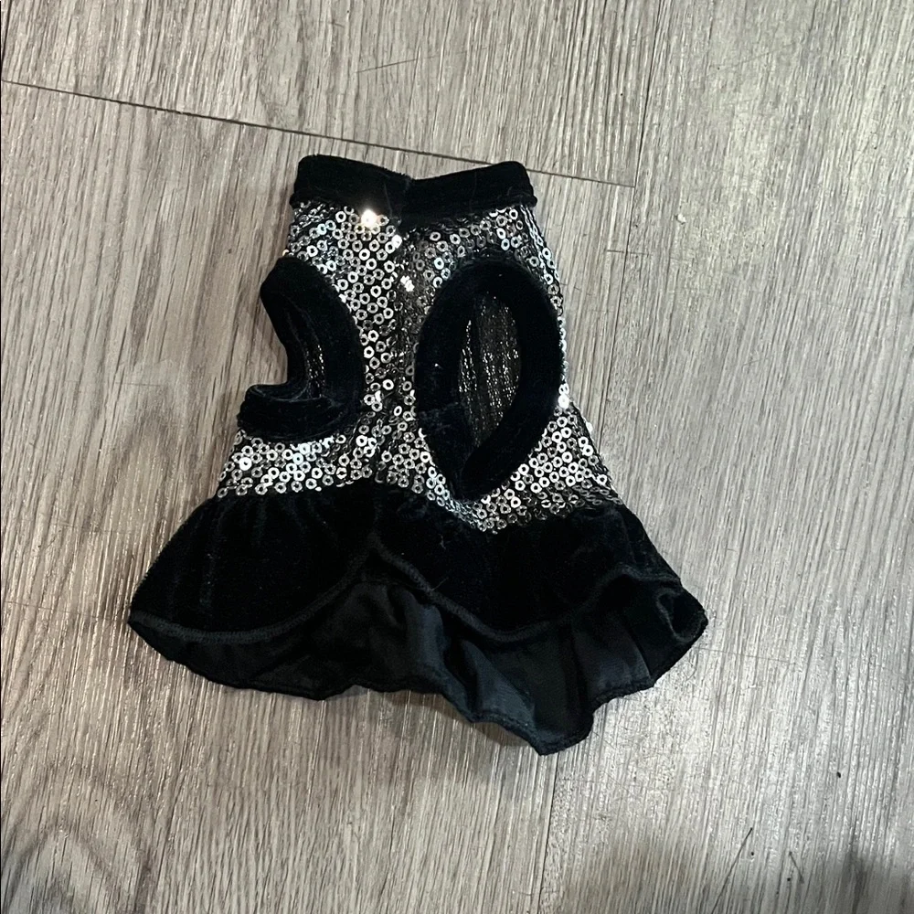 Glamorous dress in Black and Silver for your furry baby! New